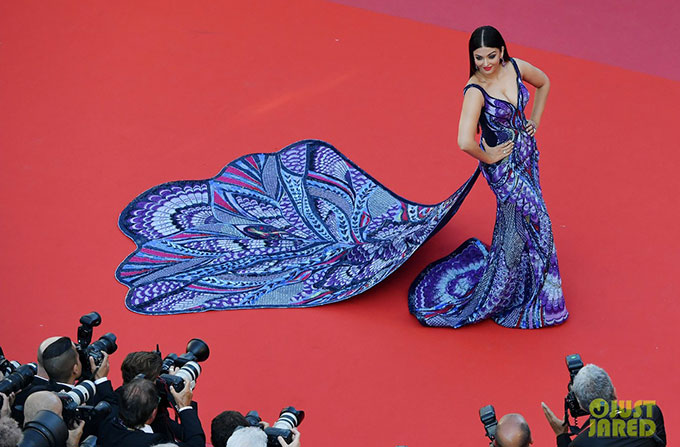 Cận cảnh mẫu váy lộng lẫy tốn 3.000 giờ làm của Hoa hậu thế giới Aishwarya Rai